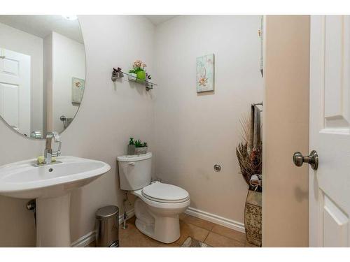 752 Red Crow Boulevard West, Lethbridge, AB - Indoor Photo Showing Bathroom