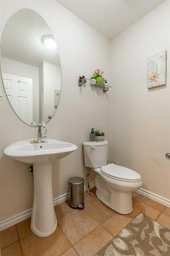 752 Red Crow Boulevard West, Lethbridge, AB - Indoor Photo Showing Bathroom