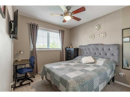 752 Red Crow Boulevard West, Lethbridge, AB - Indoor Photo Showing Bedroom