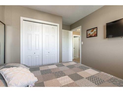 752 Red Crow Boulevard West, Lethbridge, AB - Indoor Photo Showing Bedroom