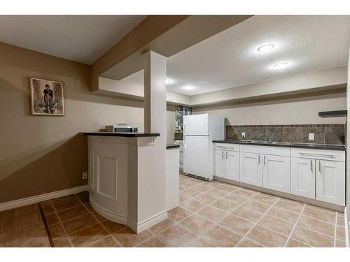 752 Red Crow Boulevard West, Lethbridge, AB - Indoor Photo Showing Kitchen