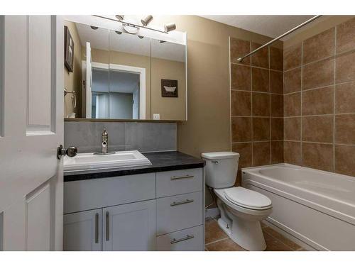 752 Red Crow Boulevard West, Lethbridge, AB - Indoor Photo Showing Bathroom