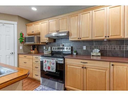 752 Red Crow Boulevard West, Lethbridge, AB - Indoor Photo Showing Kitchen