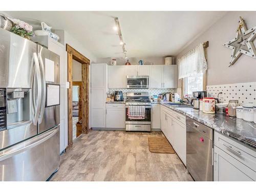 1516 15 Avenue North, Lethbridge, AB - Indoor Photo Showing Kitchen