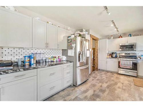 1516 15 Avenue North, Lethbridge, AB - Indoor Photo Showing Kitchen