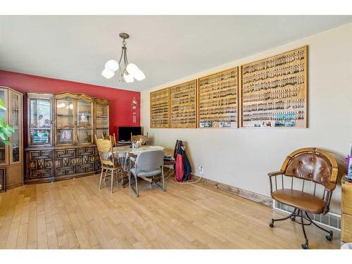 1516 15 Avenue North, Lethbridge, AB - Indoor Photo Showing Dining Room