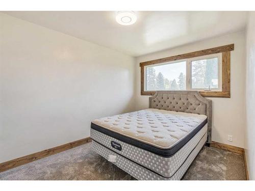 1516 15 Avenue North, Lethbridge, AB - Indoor Photo Showing Bedroom