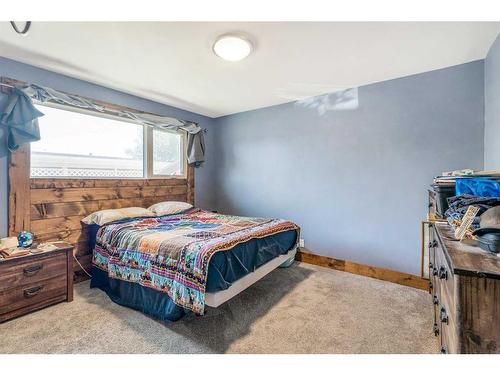 1516 15 Avenue North, Lethbridge, AB - Indoor Photo Showing Bedroom