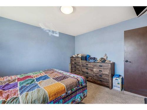 1516 15 Avenue North, Lethbridge, AB - Indoor Photo Showing Bedroom