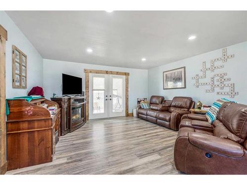 1516 15 Avenue North, Lethbridge, AB - Indoor Photo Showing Living Room