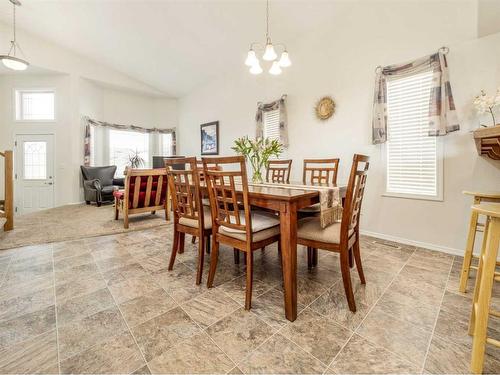 35 Fairmont Gate South, Lethbridge, AB - Indoor Photo Showing Dining Room