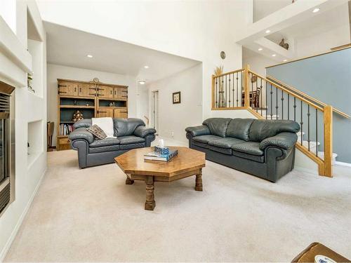 35 Fairmont Gate South, Lethbridge, AB - Indoor Photo Showing Living Room