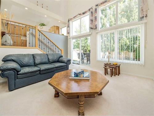 35 Fairmont Gate South, Lethbridge, AB - Indoor Photo Showing Living Room