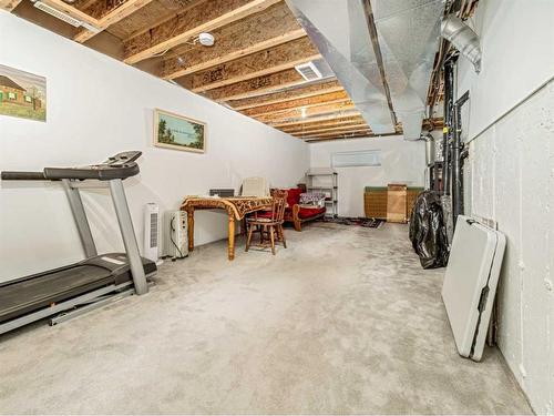 35 Fairmont Gate South, Lethbridge, AB - Indoor Photo Showing Gym Room