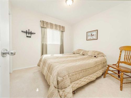 35 Fairmont Gate South, Lethbridge, AB - Indoor Photo Showing Bedroom