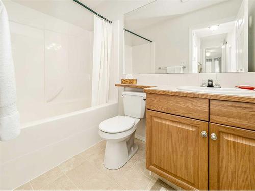 35 Fairmont Gate South, Lethbridge, AB - Indoor Photo Showing Bathroom