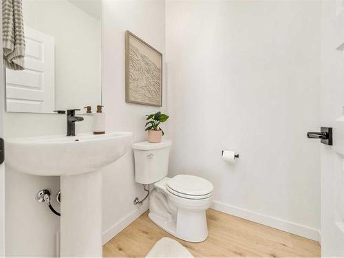 6 Blackwolf Pass North, Lethbridge, AB - Indoor Photo Showing Bathroom