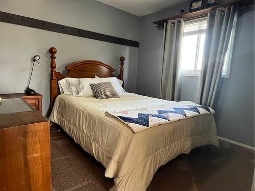 317 Jerry Potts Boulevard West, Lethbridge, AB - Indoor Photo Showing Bedroom