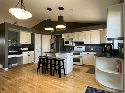 317 Jerry Potts Boulevard West, Lethbridge, AB - Indoor Photo Showing Kitchen