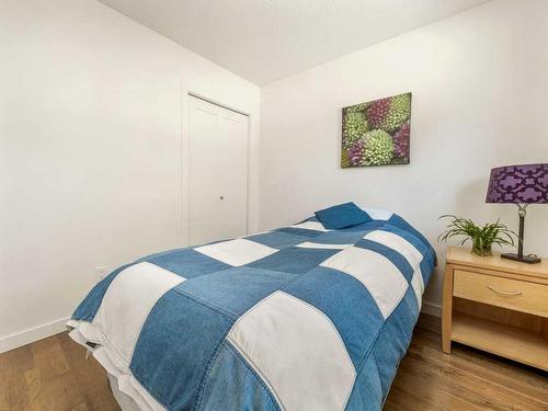 353 Ojibwa Place West, Lethbridge, AB - Indoor Photo Showing Bedroom