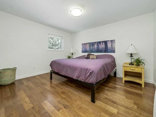 353 Ojibwa Place West, Lethbridge, AB - Indoor Photo Showing Bedroom