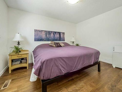 353 Ojibwa Place West, Lethbridge, AB - Indoor Photo Showing Bedroom