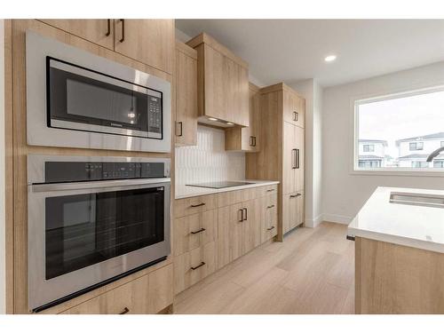 1139 Coalbrook Place West, Lethbridge, AB - Indoor Photo Showing Kitchen