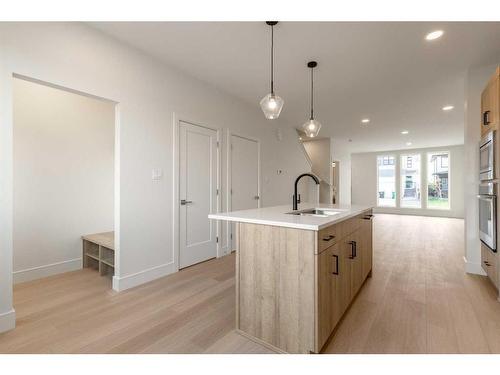 1139 Coalbrook Place West, Lethbridge, AB - Indoor Photo Showing Kitchen