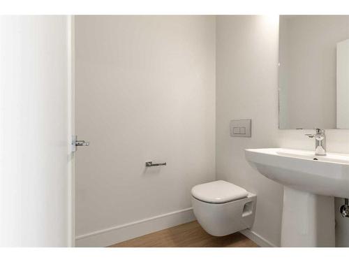 1139 Coalbrook Place West, Lethbridge, AB - Indoor Photo Showing Bathroom