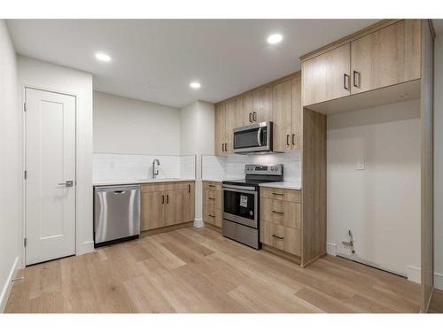 1139 Coalbrook Place West, Lethbridge, AB - Indoor Photo Showing Kitchen