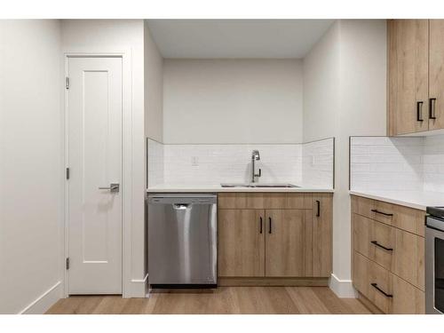 1139 Coalbrook Place West, Lethbridge, AB - Indoor Photo Showing Kitchen