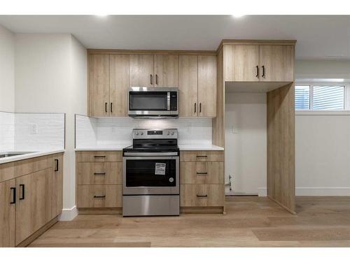 1139 Coalbrook Place West, Lethbridge, AB - Indoor Photo Showing Kitchen