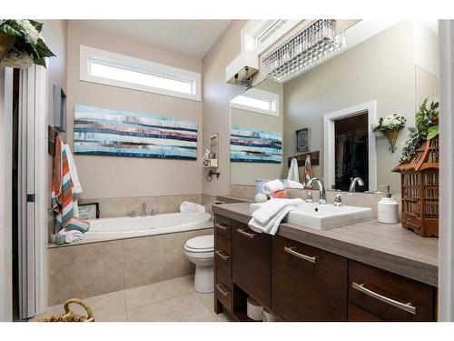 22 Northlander Road West, Lethbridge, AB - Indoor Photo Showing Bathroom