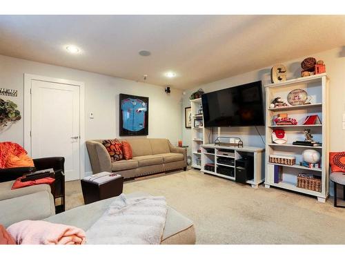 22 Northlander Road West, Lethbridge, AB - Indoor Photo Showing Living Room