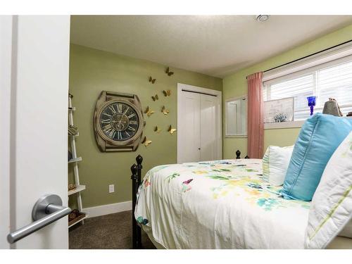 22 Northlander Road West, Lethbridge, AB - Indoor Photo Showing Bedroom