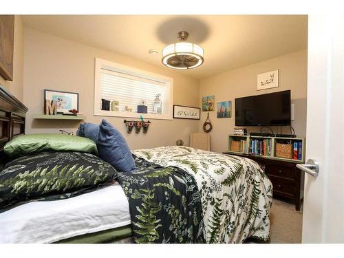 22 Northlander Road West, Lethbridge, AB - Indoor Photo Showing Bedroom