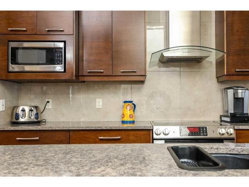 22 Northlander Road West, Lethbridge, AB - Indoor Photo Showing Kitchen