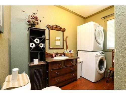 744 17 Street North, Lethbridge, AB - Indoor Photo Showing Laundry Room