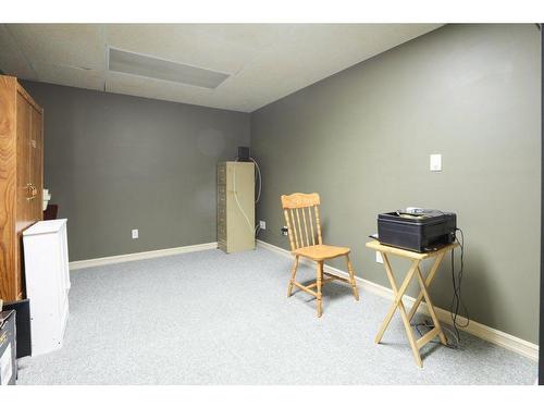 744 17 Street North, Lethbridge, AB - Indoor Photo Showing Other Room