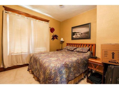 744 17 Street North, Lethbridge, AB - Indoor Photo Showing Bedroom