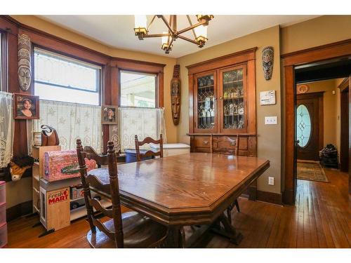 744 17 Street North, Lethbridge, AB - Indoor Photo Showing Dining Room