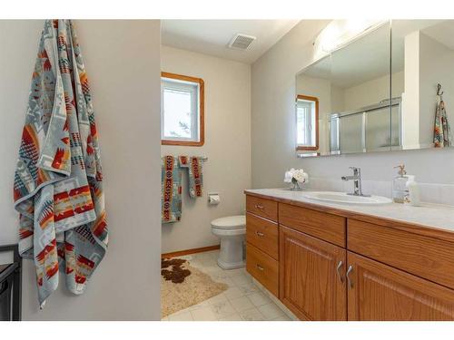 84053 Range Road 21-1, Rural Lethbridge County, AB - Indoor Photo Showing Bathroom