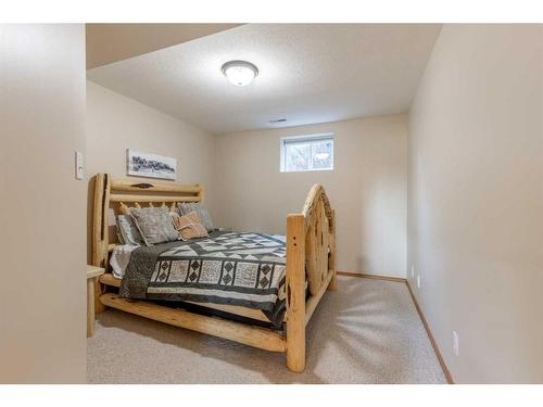 84053 Range Road 21-1, Rural Lethbridge County, AB - Indoor Photo Showing Bedroom