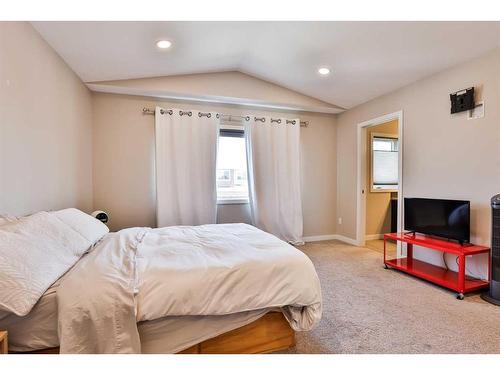 2724 46 Street South, Lethbridge, AB - Indoor Photo Showing Bedroom