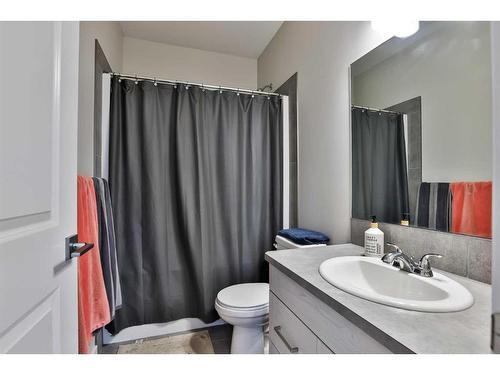 2724 46 Street South, Lethbridge, AB - Indoor Photo Showing Bathroom