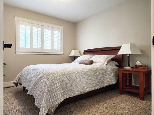 111 Tudor Crescent South, Lethbridge, AB - Indoor Photo Showing Bedroom