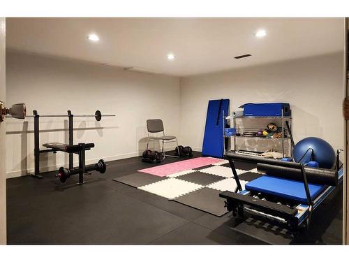 111 Tudor Crescent South, Lethbridge, AB - Indoor Photo Showing Gym Room