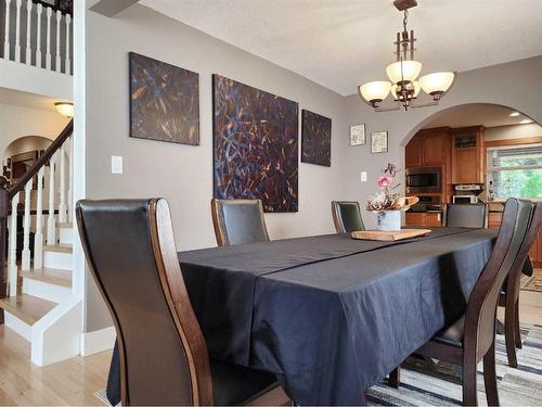 111 Tudor Crescent South, Lethbridge, AB - Indoor Photo Showing Dining Room