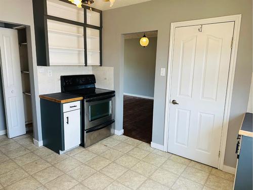 1131 29 Street South, Lethbridge, AB - Indoor Photo Showing Kitchen