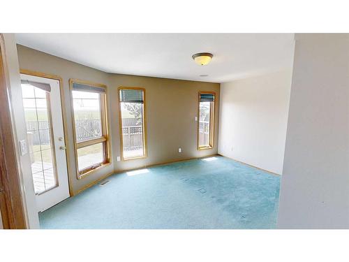 627 Maple Place, Picture Butte, AB - Indoor Photo Showing Other Room